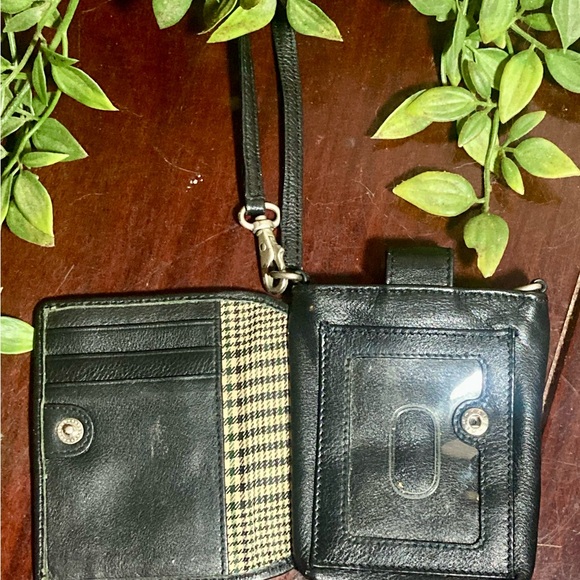 GENUINE LEATHER WRISTLET ILI NEW YORK TORONTO BLACK EUC - Picture 7 of 13